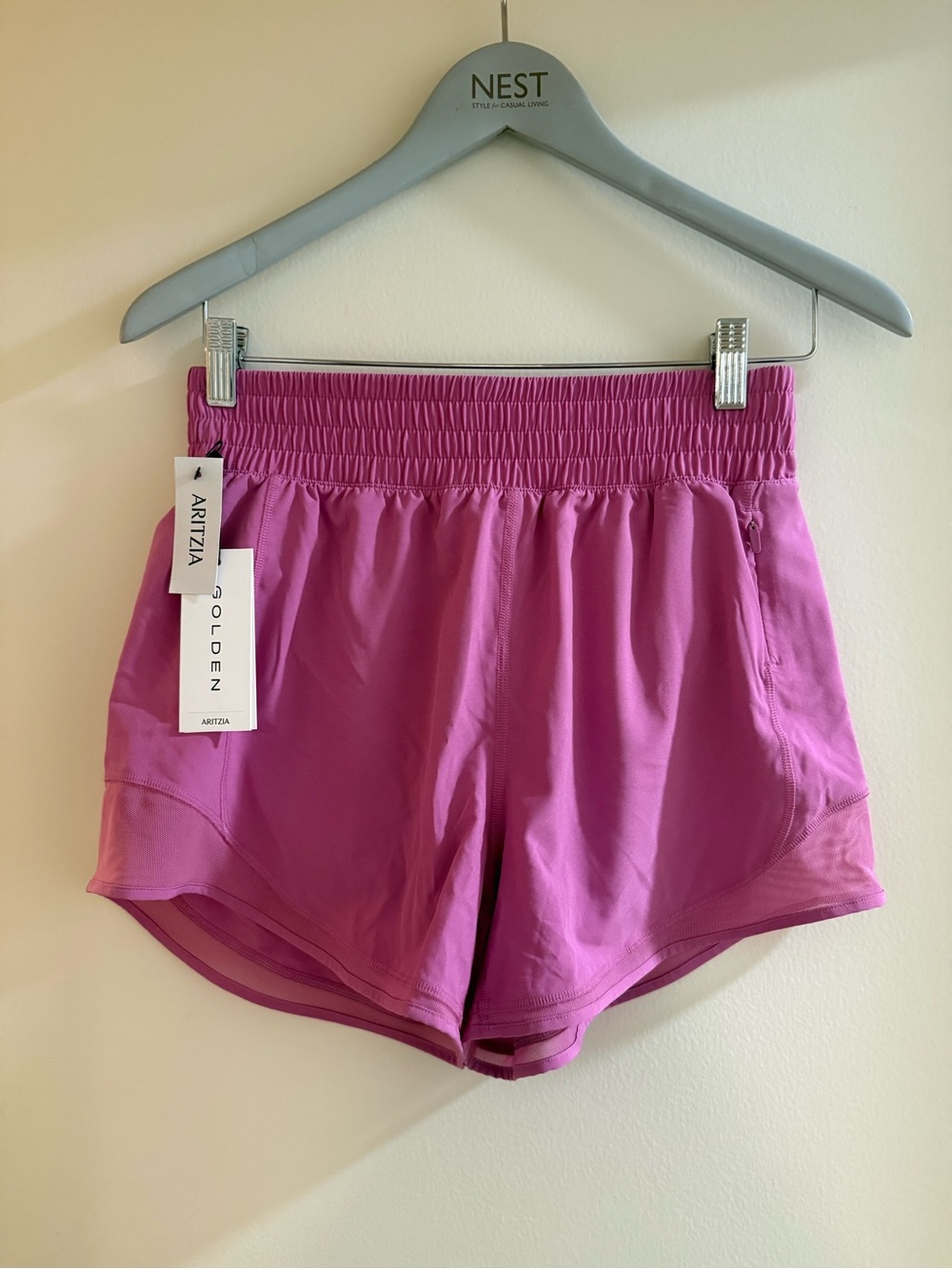 BNWT Aritzia Golden Shorts - pink, sz 4